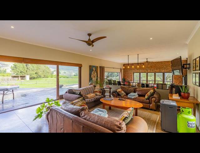 FARM FOR SALE IN KLEIN DRAKENSTEIN